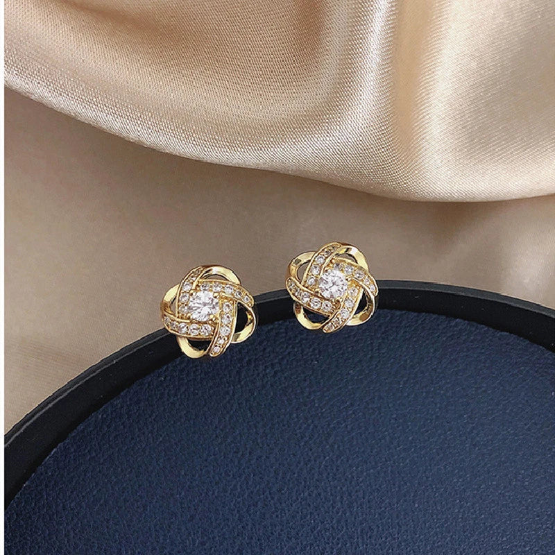 Pendientes cruzados de espiral de flores encantadoras