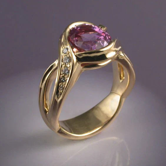 Anillo de oro vintage atemporal con acentos de granate y circonita cristalina