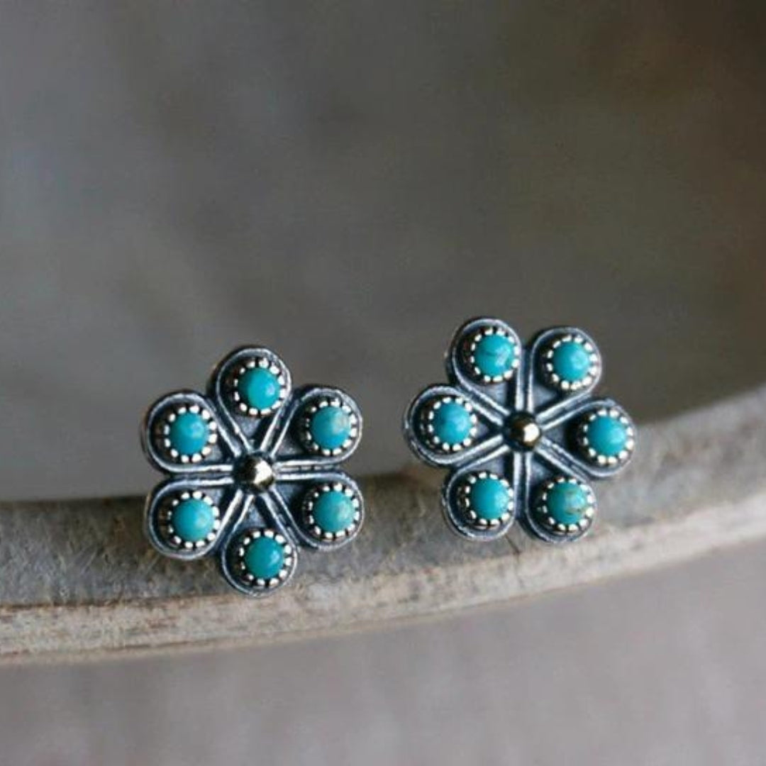 Fascinantes aretes boho con flor de ópalo azul de plata de ley
