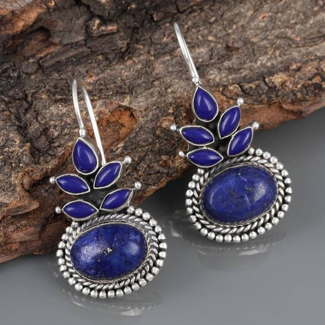 Pendientes Boho encantados con resplandeciente ópalo azul y delicadas flores de plata esterlina