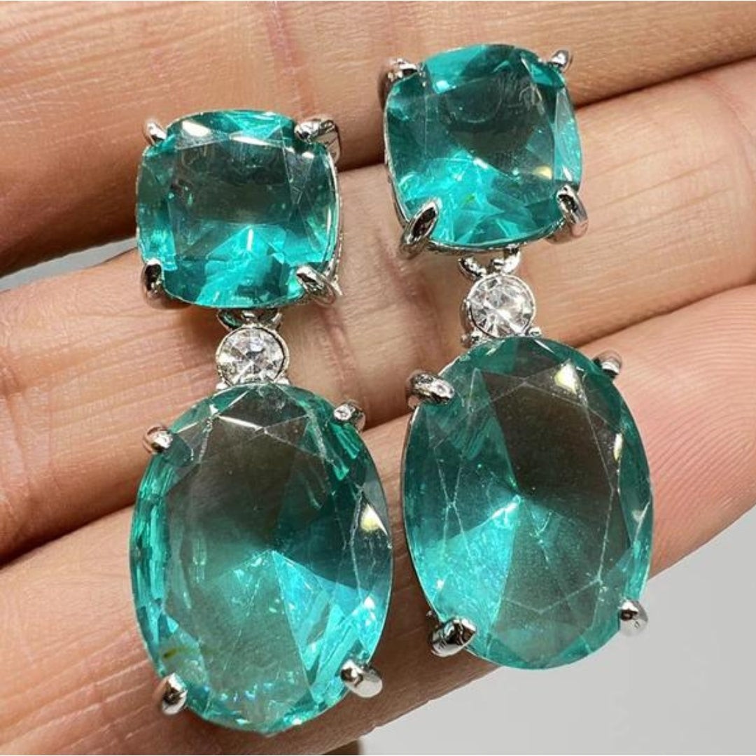 Hermosos pendientes boho con cristales de turquesa en elegante plata de ley