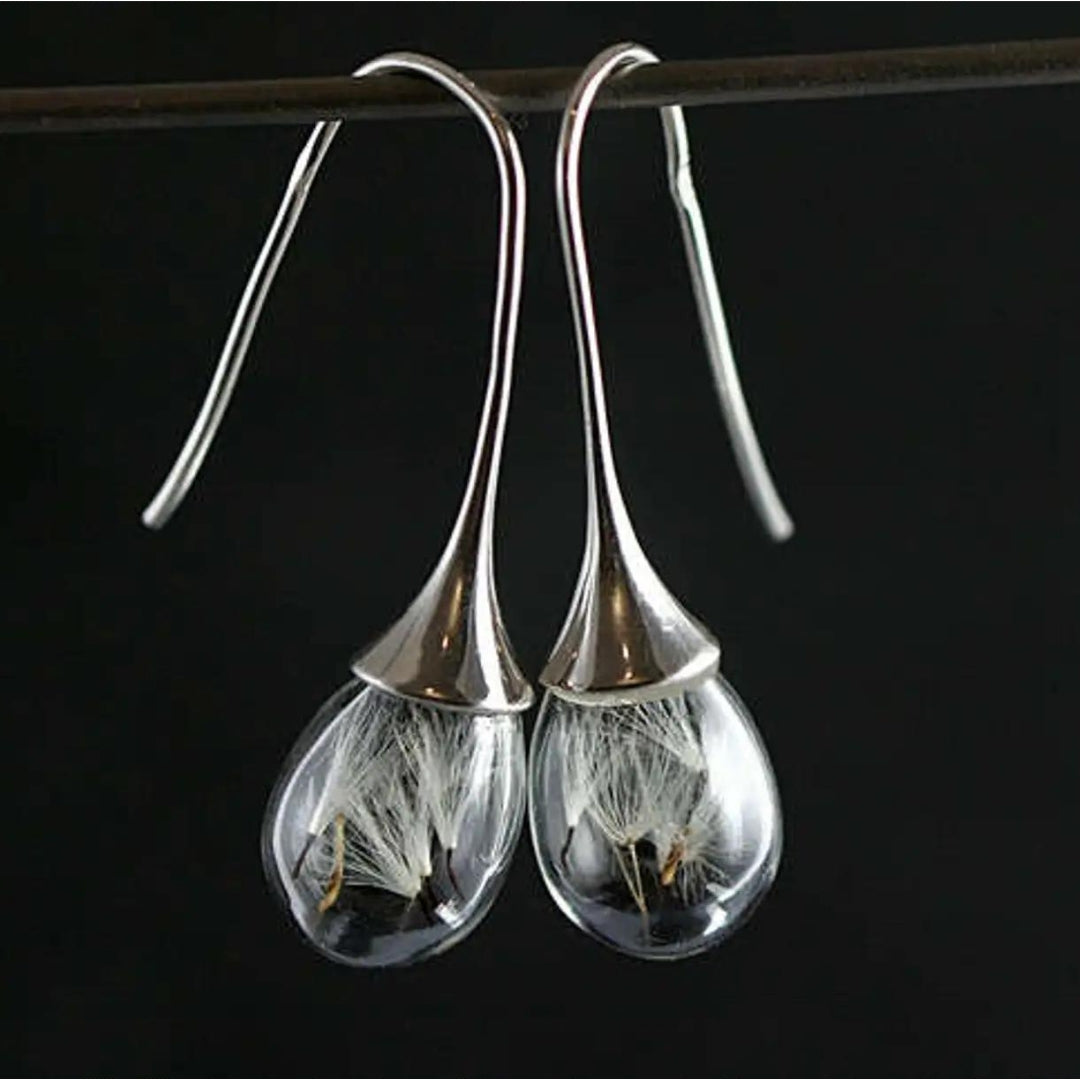 Elegantes pendientes de plata con colgante de diente de león