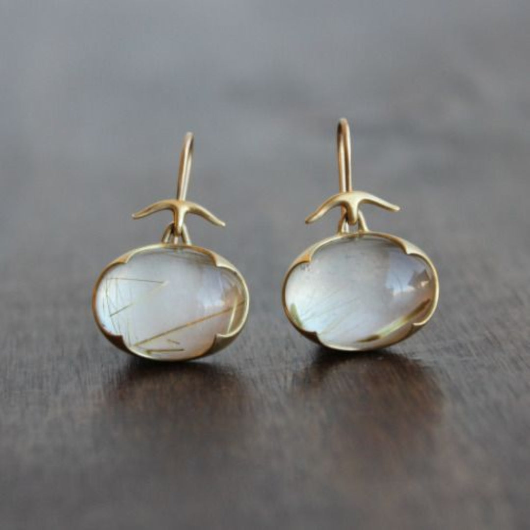 Pendientes de oro vintage elegante con piedra de luna