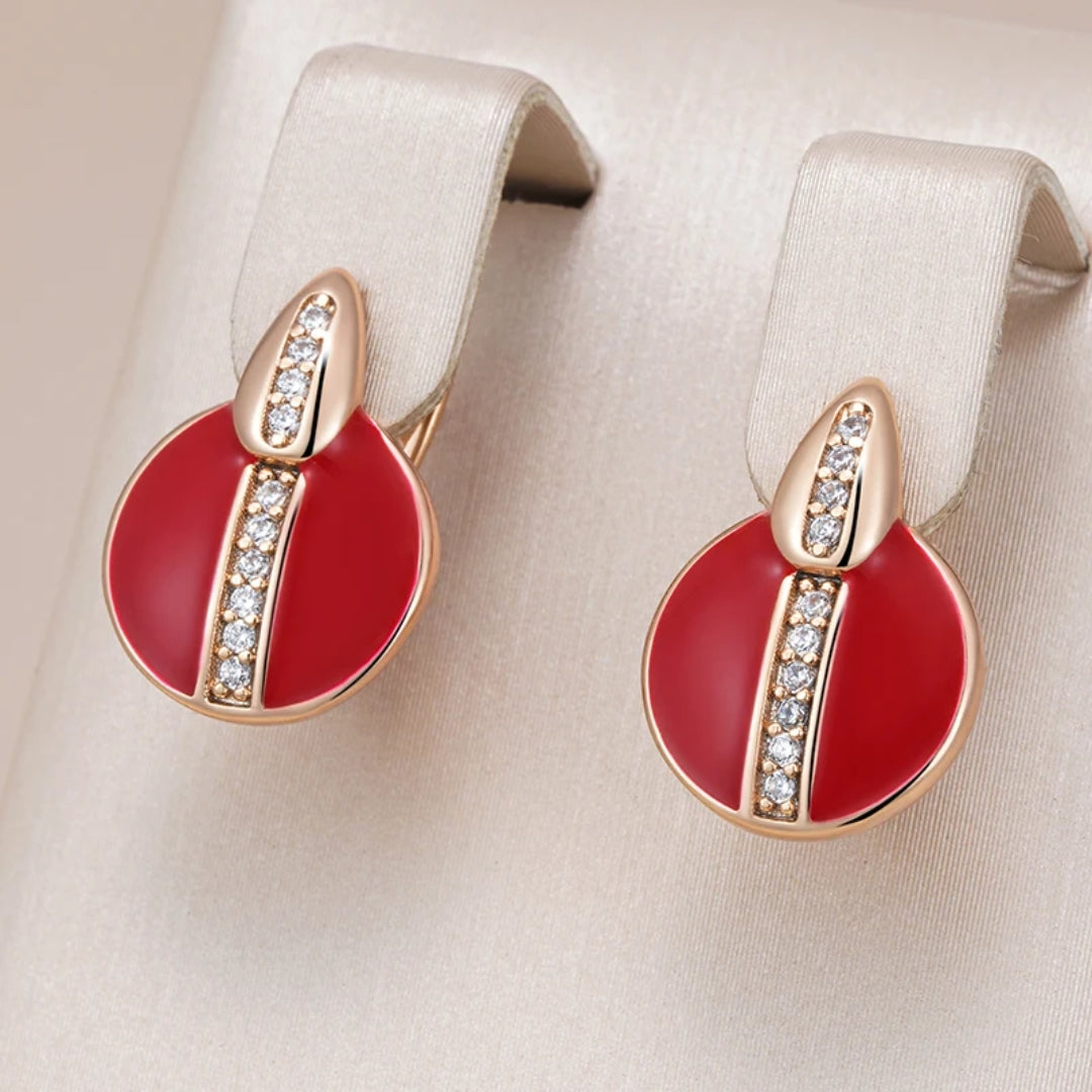 Pendientes elegantes con acabado de esmalte rojo brillante