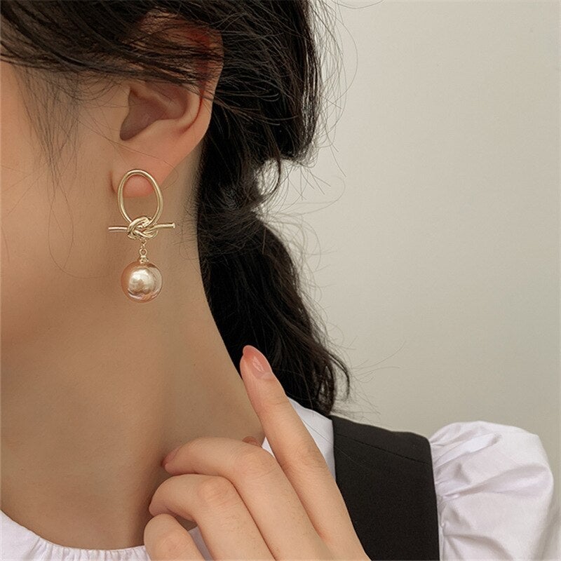 Pendientes elegantes de oro con acentos de perlas