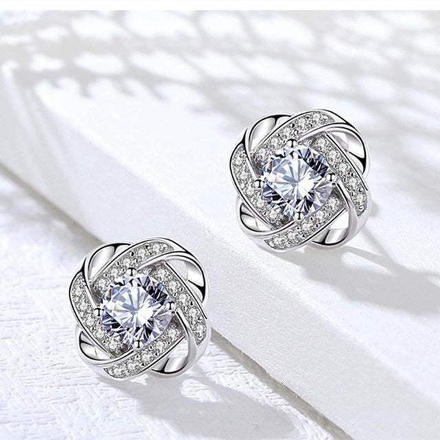 Pendientes cruzados de espiral de flores encantadoras