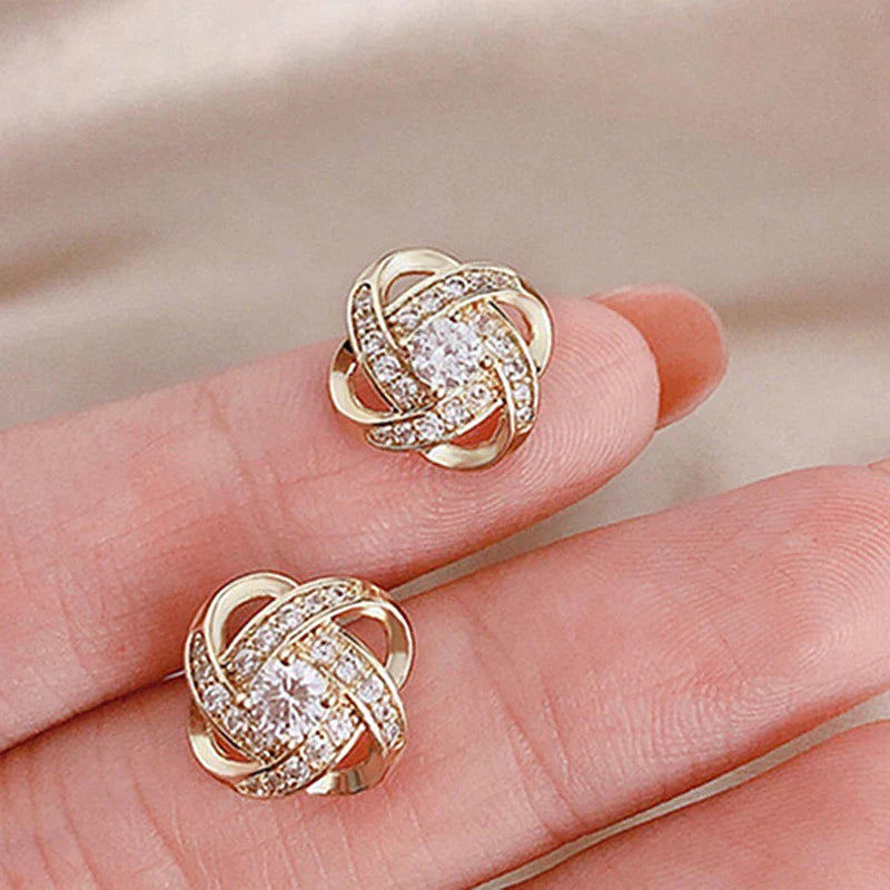 Pendientes cruzados de espiral de flores encantadoras