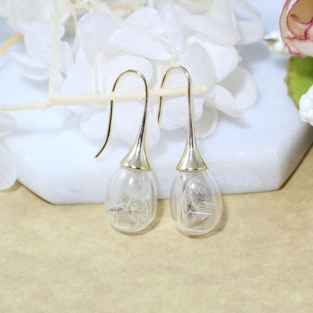 Elegantes pendientes de plata con colgante de diente de león