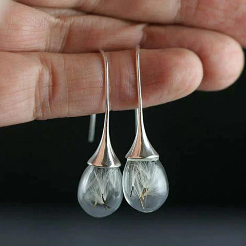 Elegantes pendientes de plata con colgante de diente de león