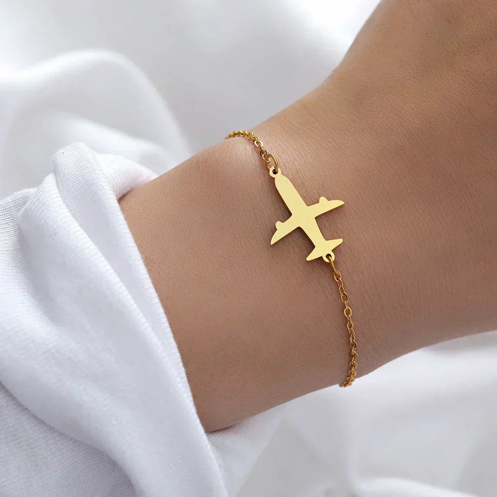 Elegante pulsera de avión dorada para viajeros entusiastas