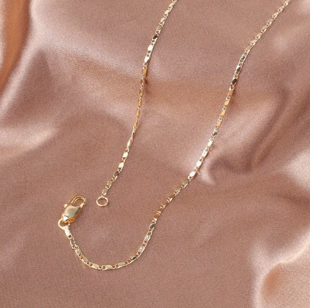 Collar punk elegante chapado en oro de 18K con diseño italiano