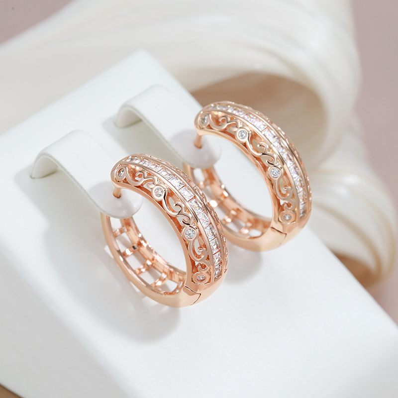 Pendientes elegantes con brillante engaste de circonita