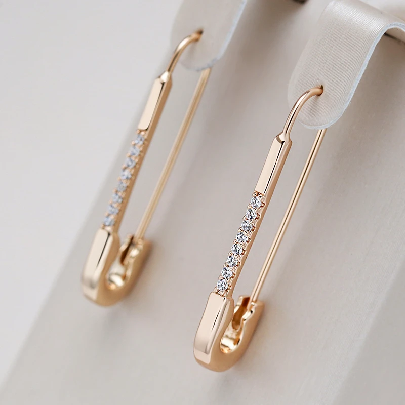 Espléndidos Pendientes de Clip Dorados en Estilo Elegante