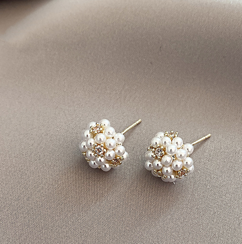 Pendientes de perlas elegantes y delicados para un toque de glamour