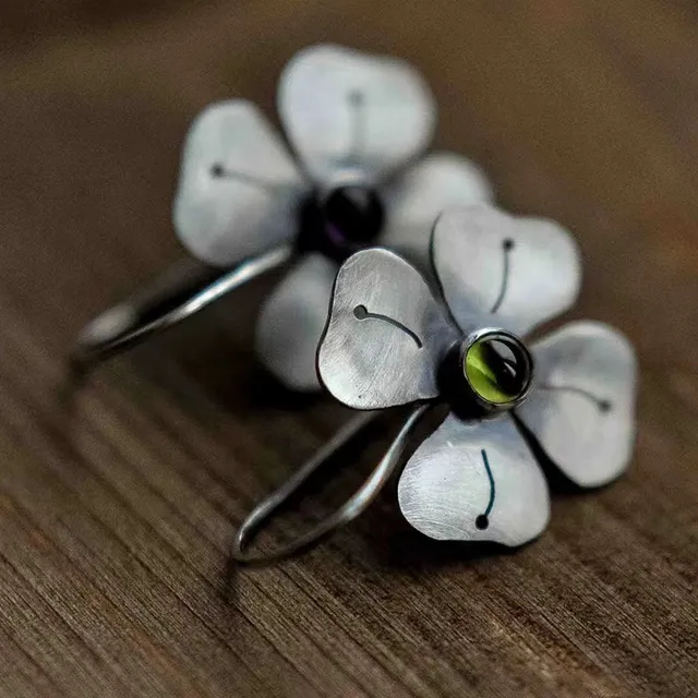 Pendientes Vintage Florales Encantadores con Zirconia Verde