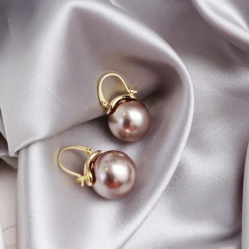 Pendientes de perlas de bronce elegantes para mujeres con estilo