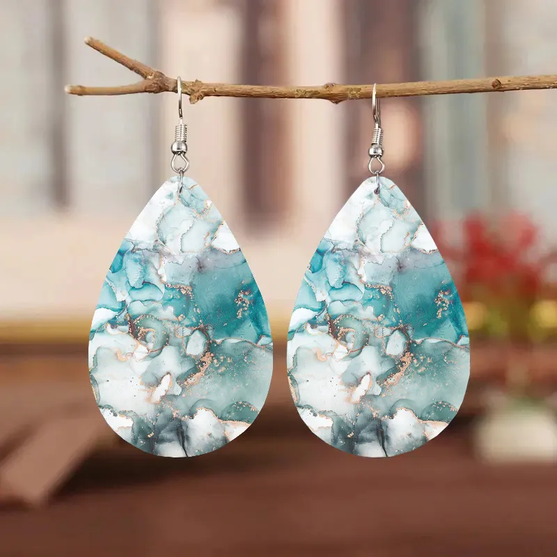 Elegantes aretes vintage con piedra azul-blanca