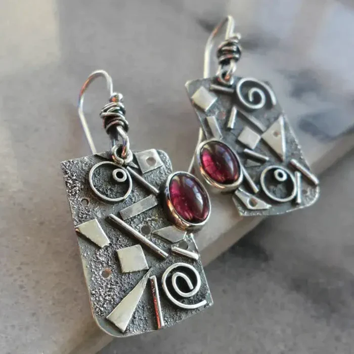 Elegantes par de pendientes vintage rectangulares rojos para un look atemporal