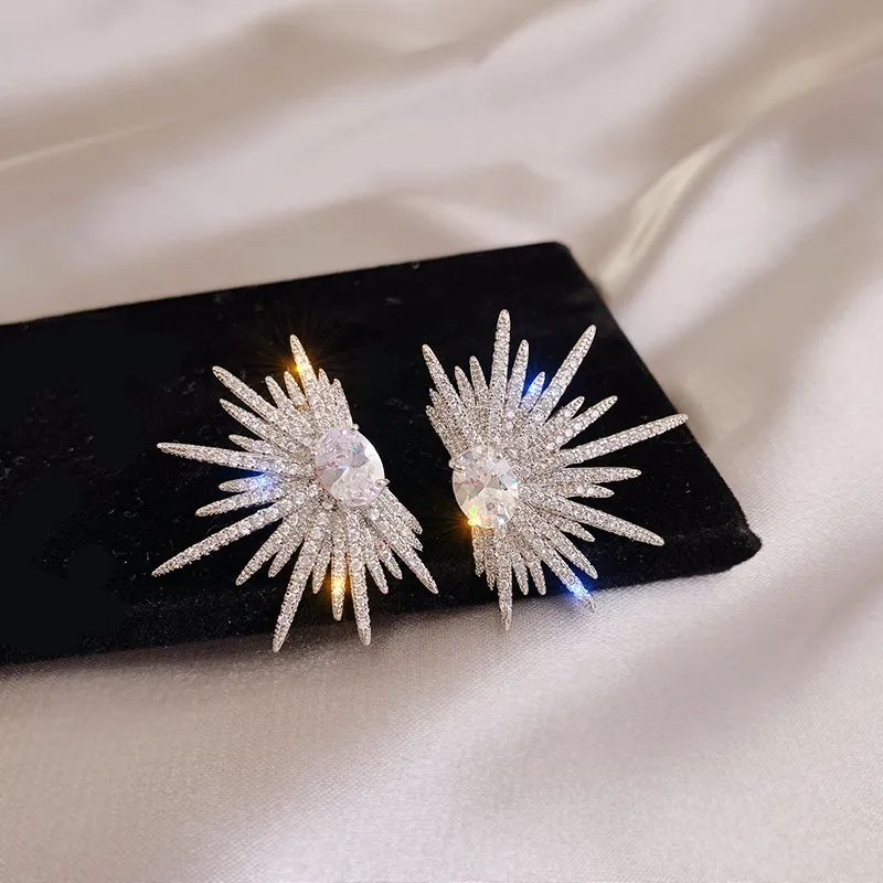 Pendientes de brillo glamorosos y cómodos