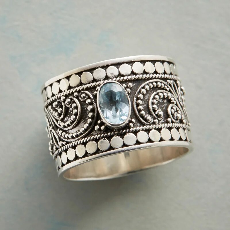Anillo de cristal azul vintage elegante
