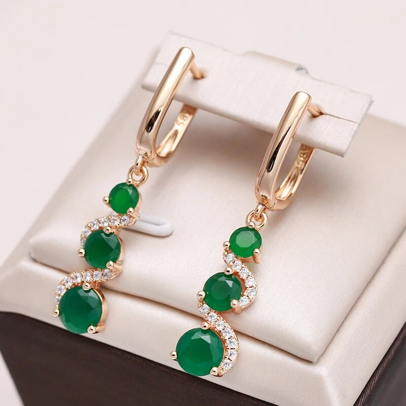 Pendientes glamurosos con zirconia dorada brillante