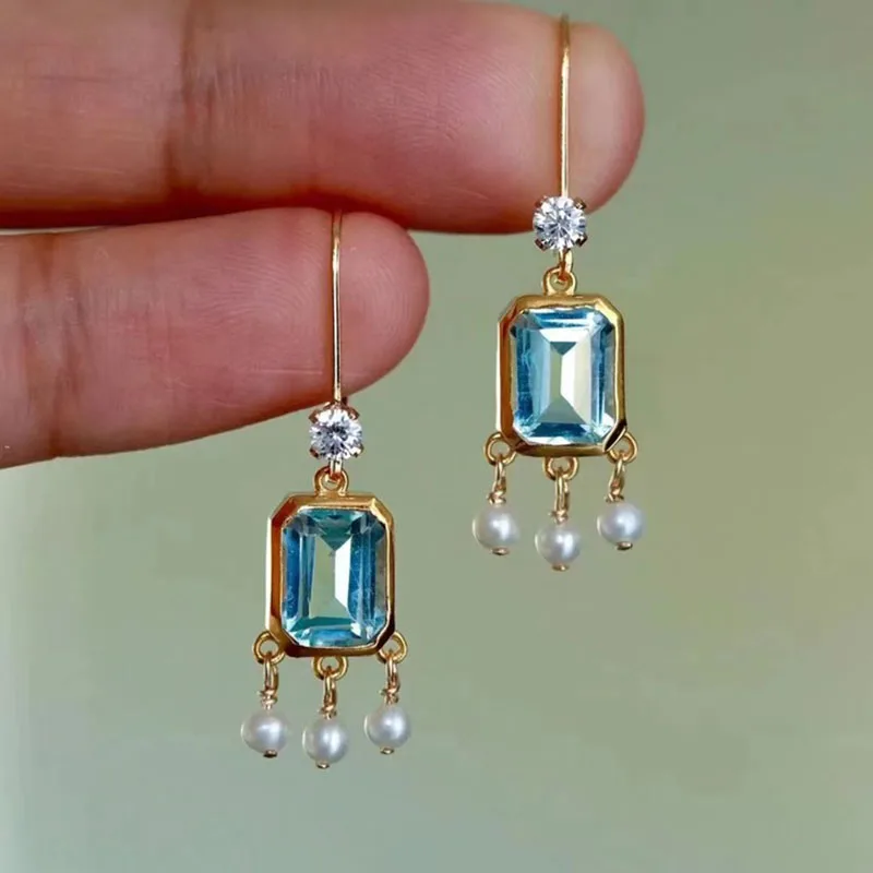 Pendientes vintage elegantes con cristal azul brillante