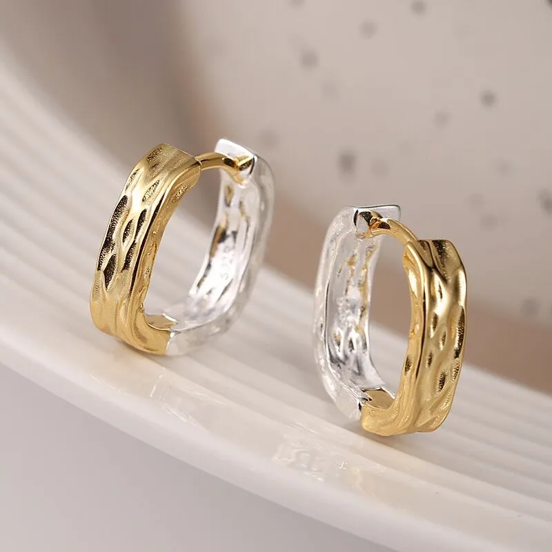 Pendientes elegantes de oro y plata para un aspecto sofisticado