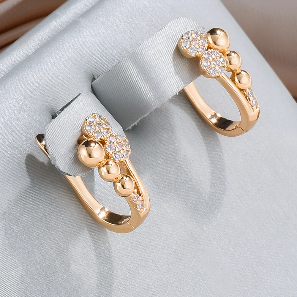 Fascinantes y Elegantes Pendientes de Oro con Brillantes Acentos