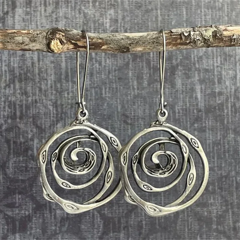 Pendientes de plata esterlina elegantes con diseño vintage de laberinto