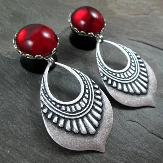 Elegantes, hohl Mandala-aretes de diseño radiante