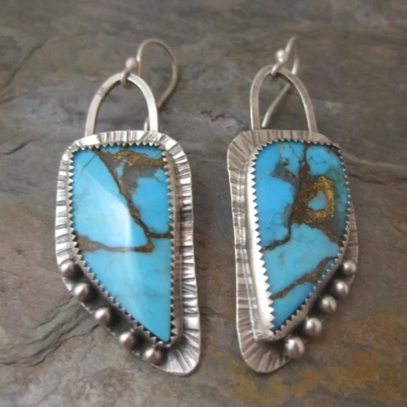 Pendientes Turquesa Vintage Elegantes para un Toque de Nostalgia