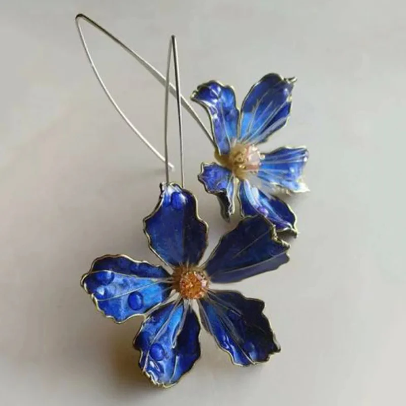 Pendientes vintage encantadores con motivos de flores azules
