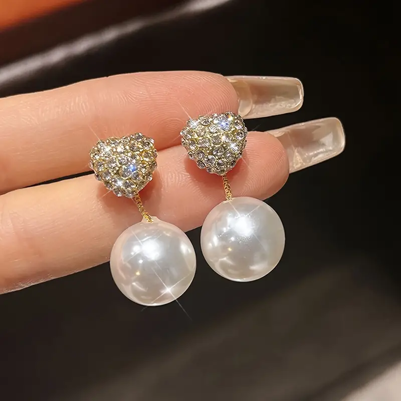 Aretes de perlas brillantes fascinantes para una apariencia radiante