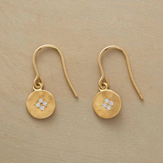 Pendientes vintage elegantes con brillantes circonitas de oro