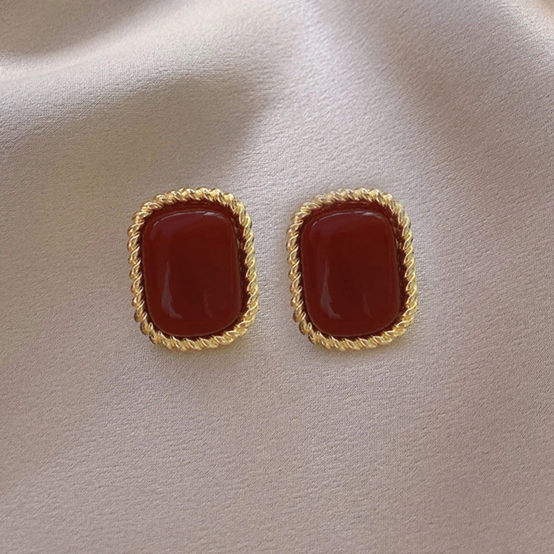 Pendientes chic en dorado rojizo para un toque de elegancia