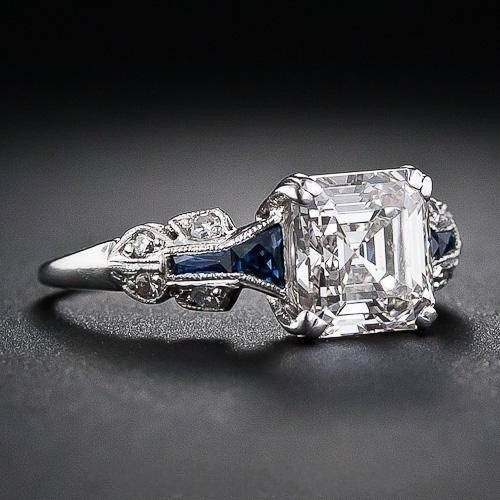 Anillo vintage elegante en azul brillante y plata noble