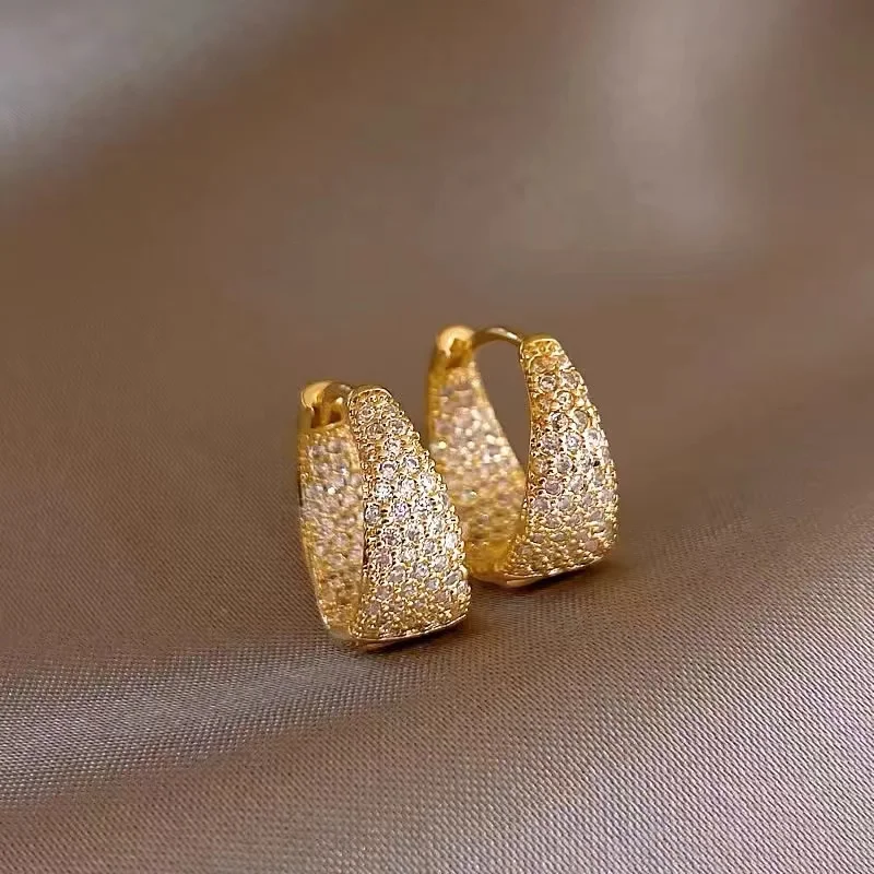 Elegancia Brillante: Pendientes de Canasta Elegantes