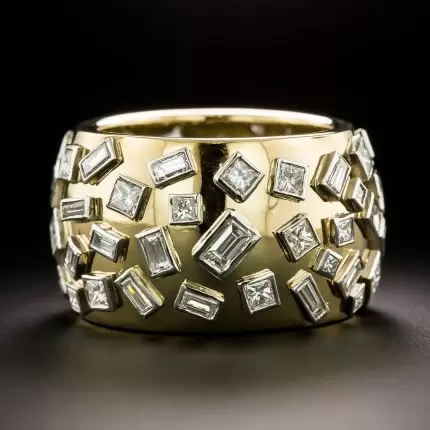 Anillo vintage con brillantes incrustaciones de vidrio