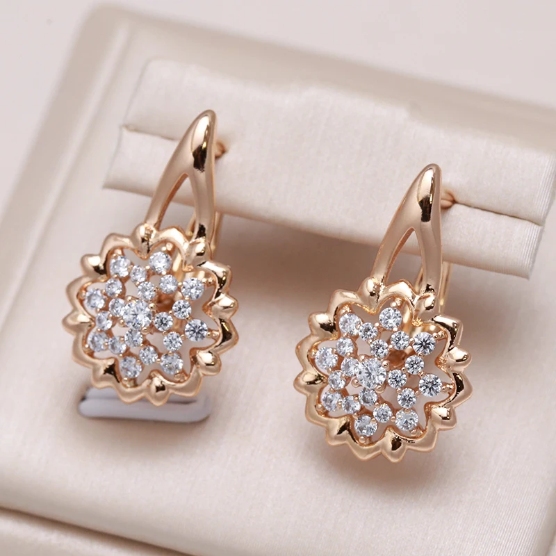 Aretes de mandala brillantes con diseño elegante