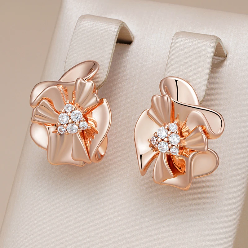 Pendientes de pétalos elegantes con brillantes circonitas