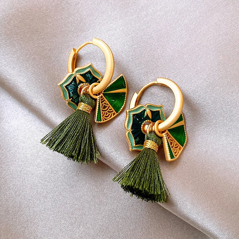 Pendientes de borlas verdes elegantes para un look encantador