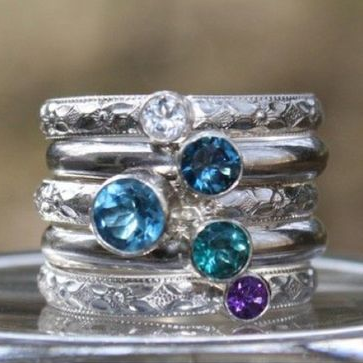 Anillo multicapa elegante con zircón vintage azul atemporal