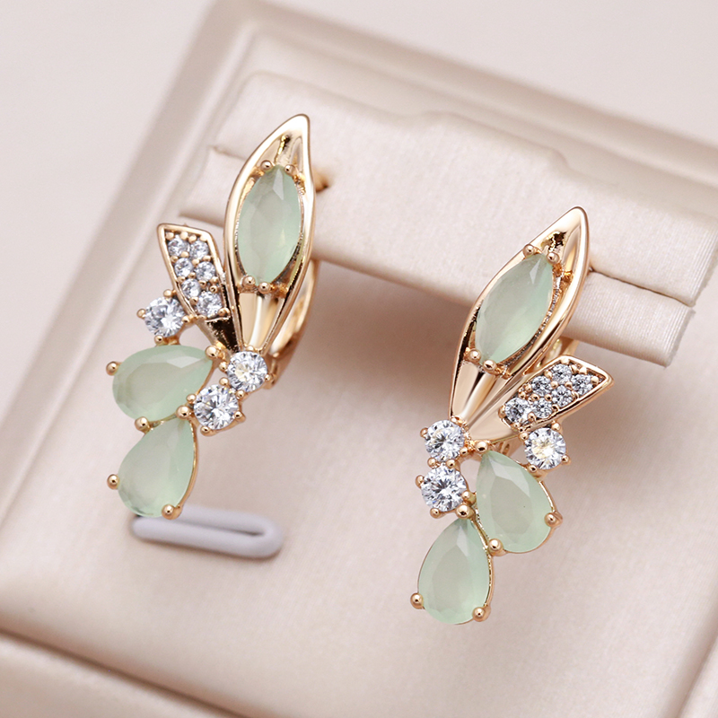 Pendientes de alas de cristal brillantes en verde encantador con elegante oro