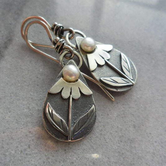 Encanto Floral: Aretes de Flores de Duelo