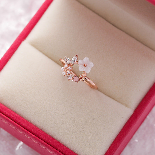 Anillo ajustable elegante "Wildflower" con perlas doradas brillantes