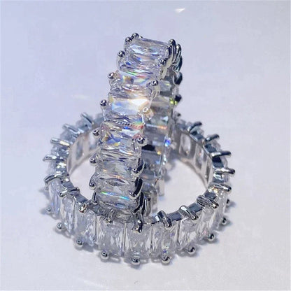 Anillo de zirconia elegante en oro y plata nobles