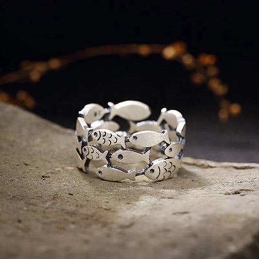 Anillo de plata elegante con motivo de pez
