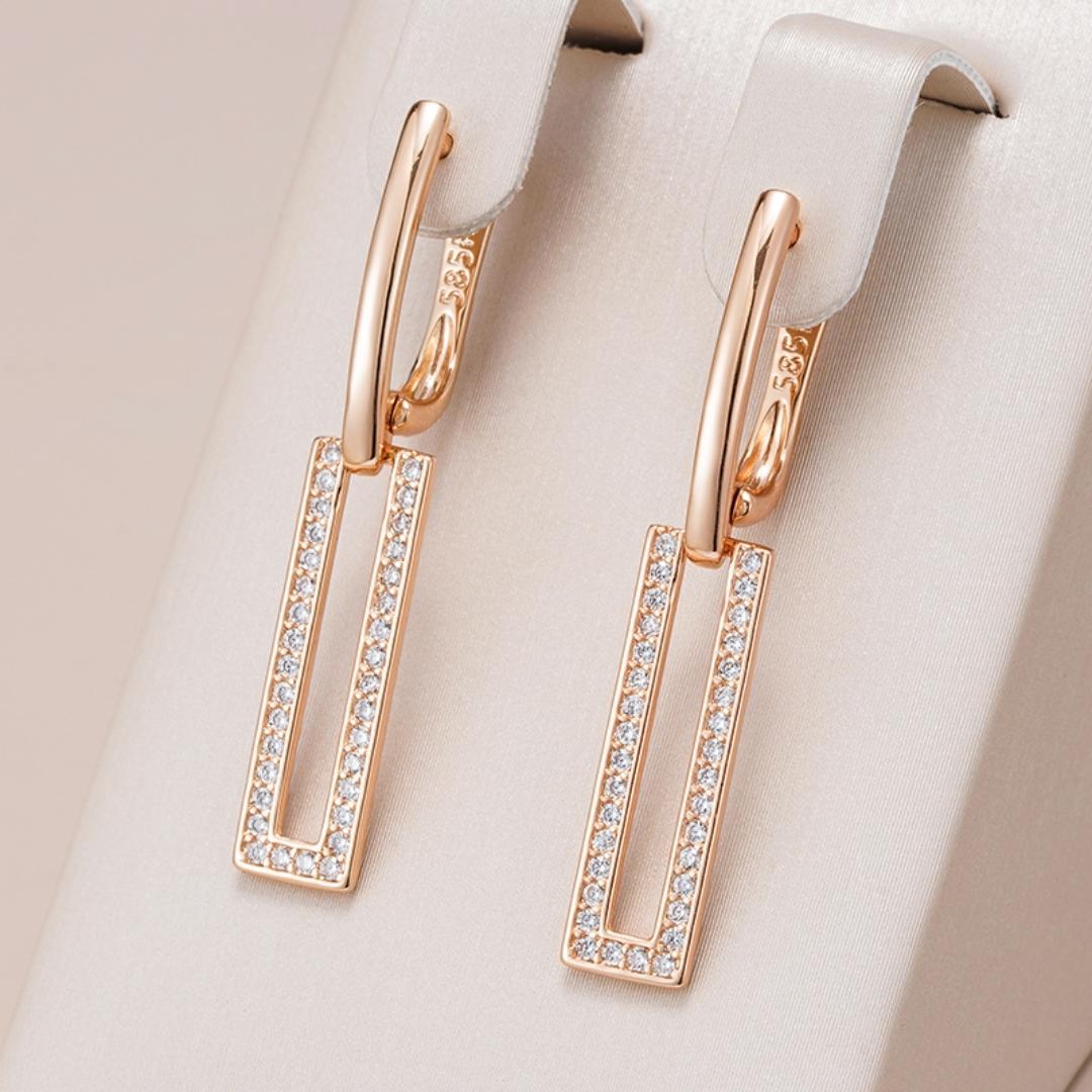 Aretes de oro rectangulares brillantes y elegantes