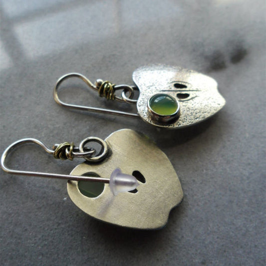 Elegantes pendientes de plata con brillante cristal verde