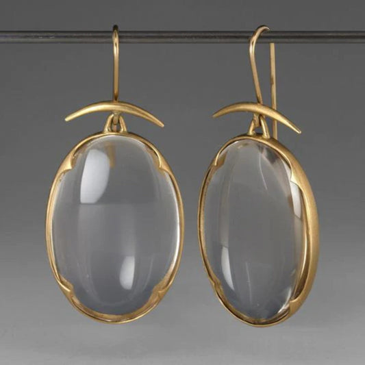 Pendientes de cristal vintage elegantes en un diseño dorado noble